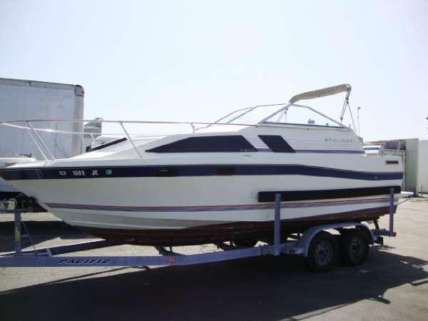 1985 Bayliner 25' Express Cruiser