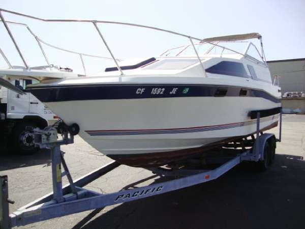 1985 Bayliner 25' Express Cruiser