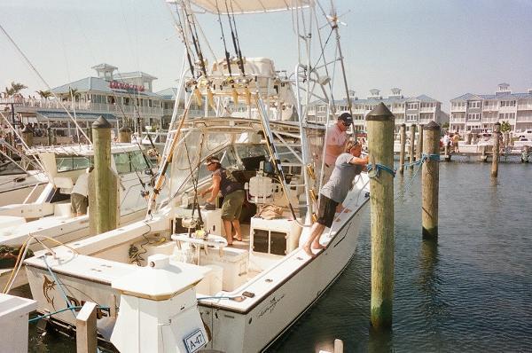 1997 Albemarle 305 Express Fisherman