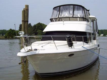 1997 Carver 355 Aft Cabin