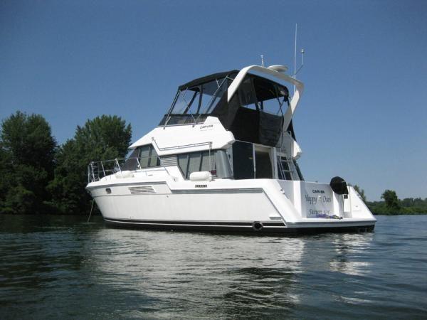 1997 Carver 370 Voyager