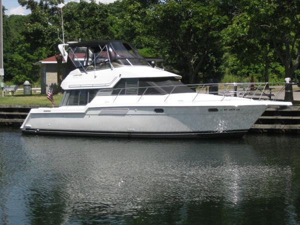 1997 Carver 370 Voyager