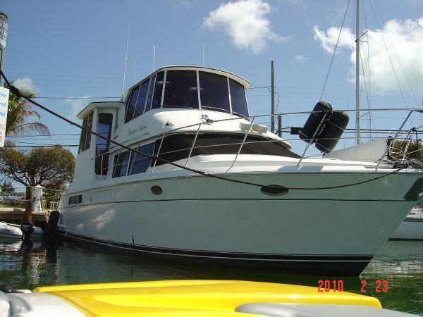 1997 Carver 500 Cockpit Motor Yacht - dinghy included