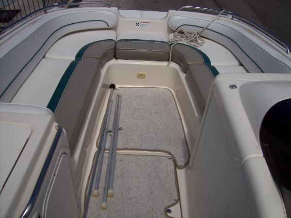 1998 Bayliner RENDEZVOUS 2109 Deck Boat