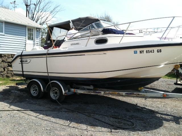 1998 Boston Whaler Fishing Boats Conquest 23