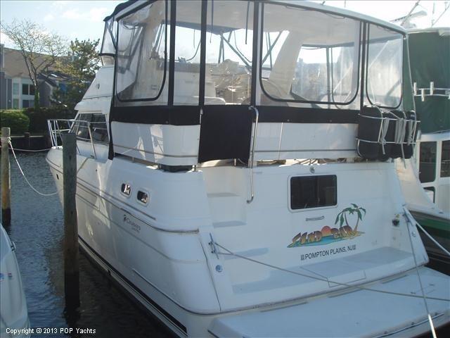 1998 Cruisers 3650 Aft Cabin Motor Yacht