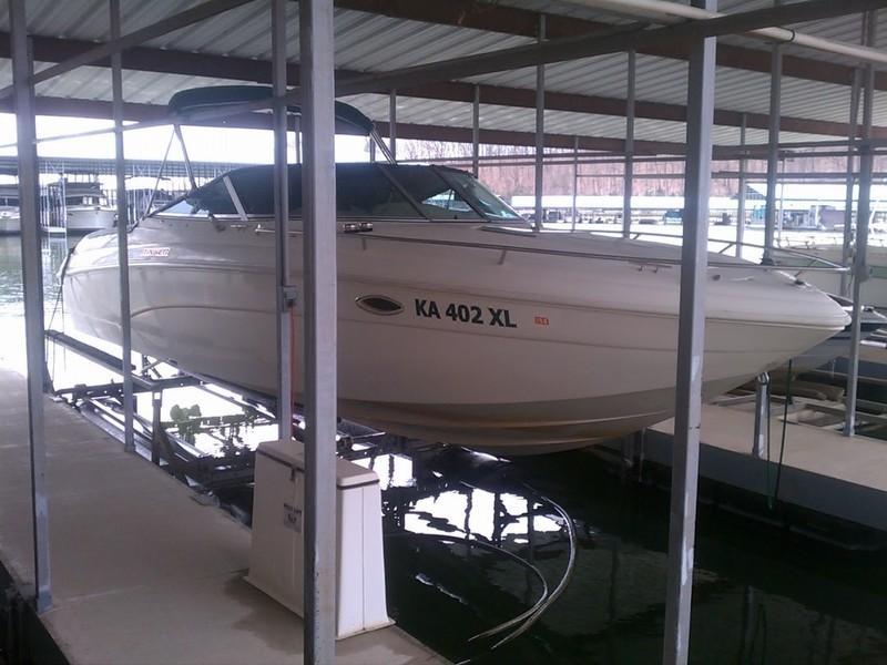 1998 Rinker 272 Cuddy Cabin