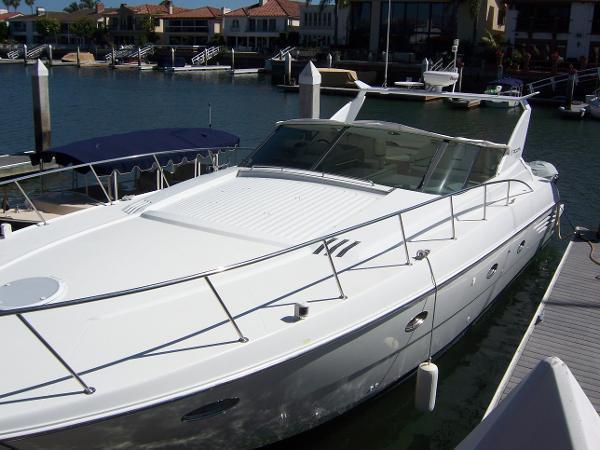 1998 Trojan 440 Express Yacht