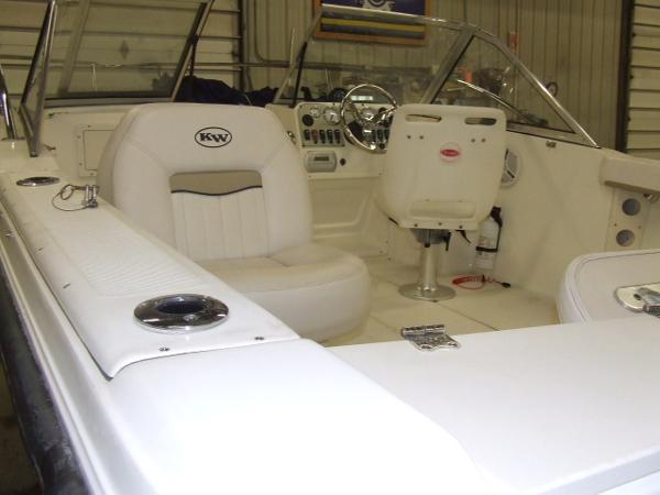 1999 Rinker 272 Cuddy