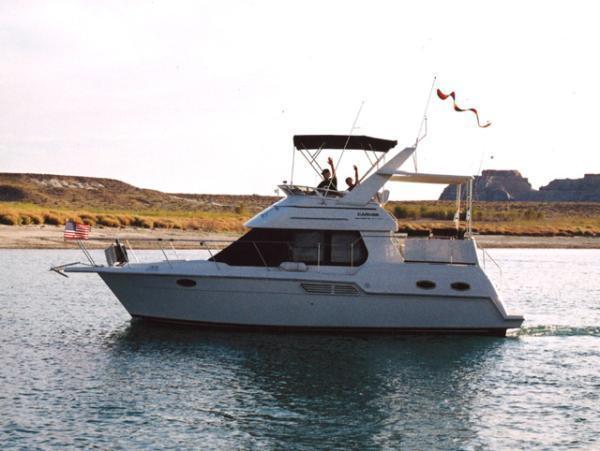 2000 Carver 326 Aft-Cabin Motor Yacht