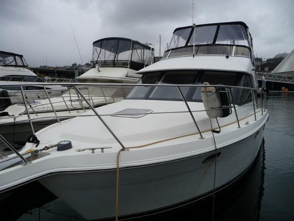 2000 Carver 374 Voyager