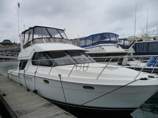 2000 Carver 374 Voyager