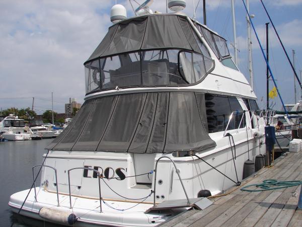 2000 CARVER YACHTS 450 Voyager - LOW HOUR / VERY CLEAN