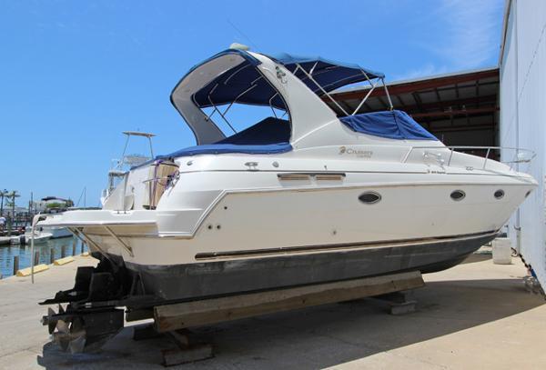 2000 Cruisers Yachts 3375 Express