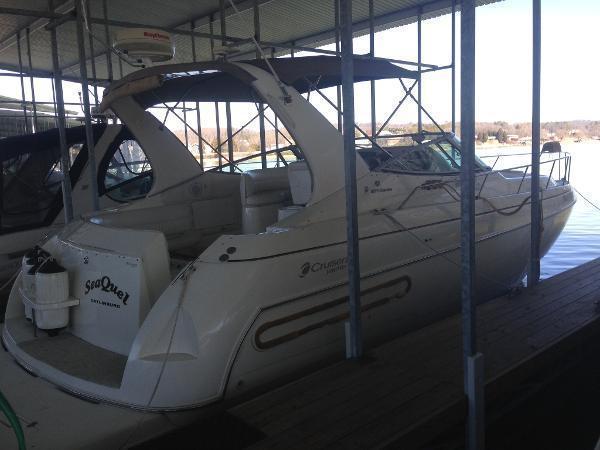 2000 Cruisers Yachts 3575 Express