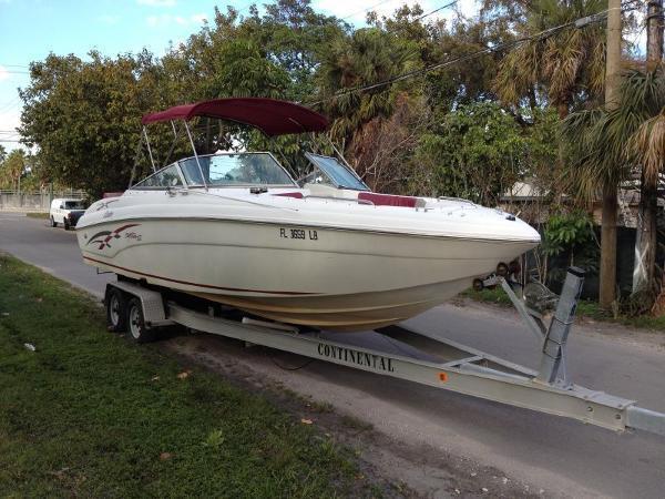 2000 Rinker 272 Captiva Bowrider