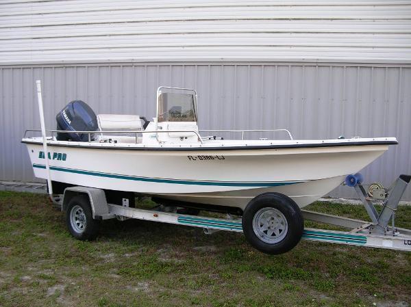 2000 Sea Pro SV1900CC Bay Boat