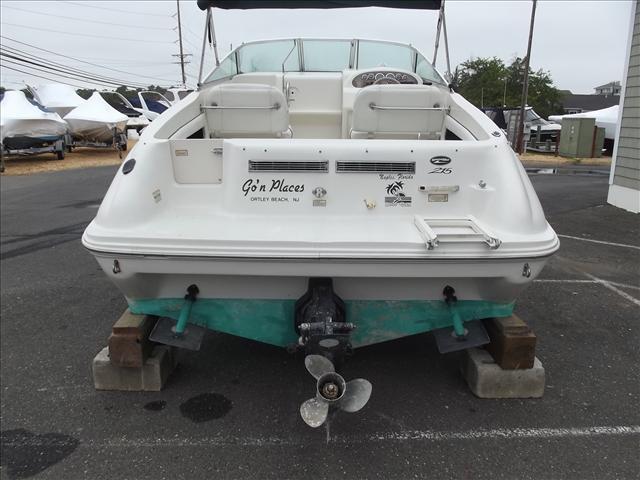 2000 Sea Ray CUDDY CABIN 215