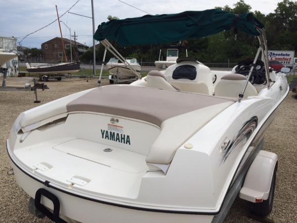 2000 Yamaha Sport Boat LS2000