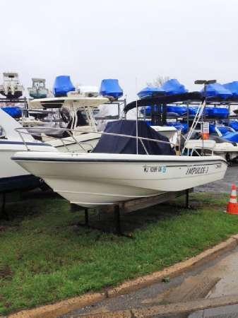 2001 Boston Whaler Dauntlas 18