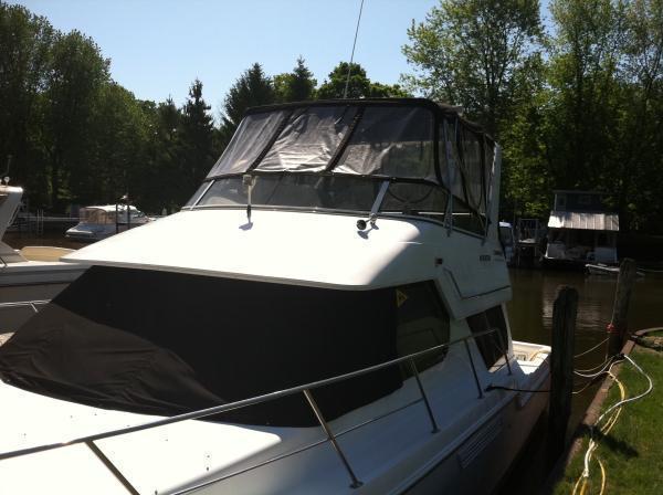 2001 Carver 374 Voyager