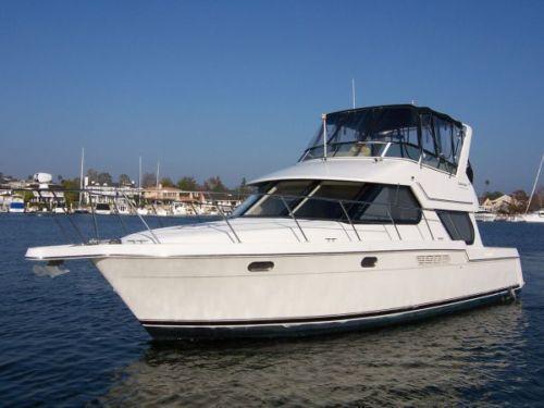 2001 Carver 374 Voyager