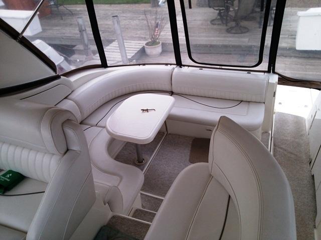 2001 Cruisers Yachts 3672