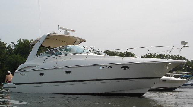 2001 Cruisers Yachts 3672