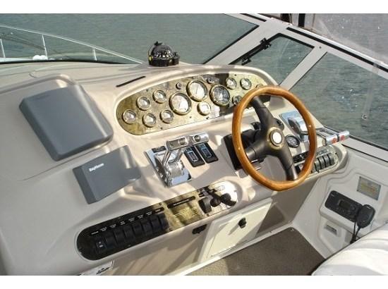 2001 Cruisers Yachts 3672