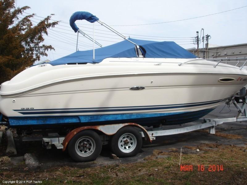 2001 Sea Ray 225 Weekender