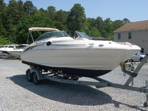 2001 Sea Ray 240 Sundeck