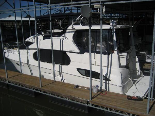 2001 Silverton 43 Motor Yacht