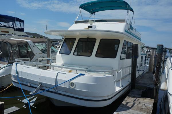 2002 Gibson CABIN YACHT