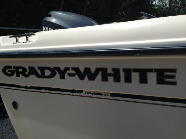 2002 Grady-White 222 FISHERMAN