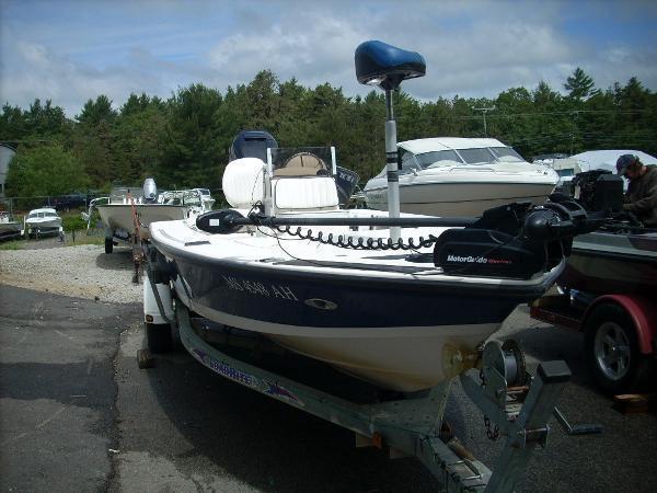 2002 Hewes Redfisher - 18'