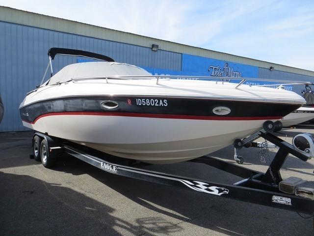 2002 Rinker 272 Cuddy