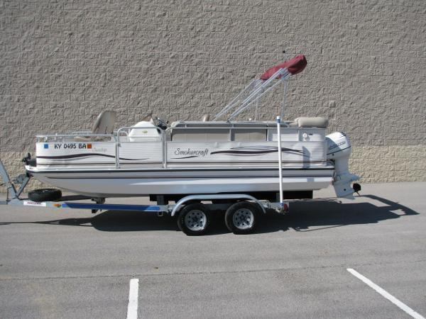 2002 SMOKERCRAFT Sunship Deckboat 90hp