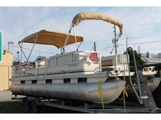 2002 Tracker 24' Party Barge