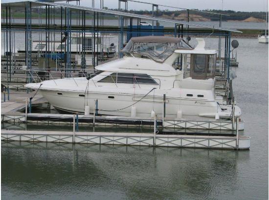 2003 Cruisers Yachts 3750 Motor Yacht