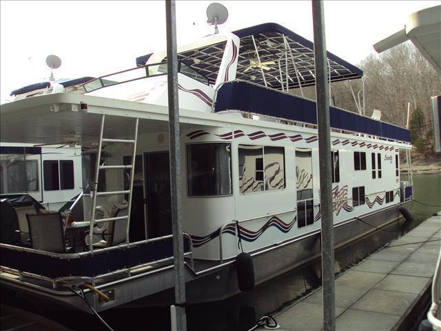2003 Horizon Houseboat 15' x 62'  Clarksville