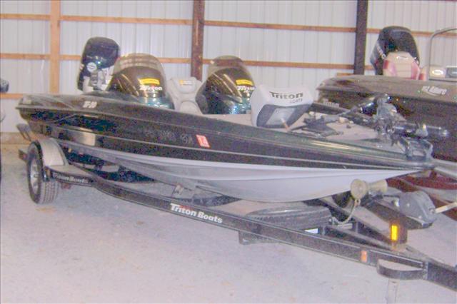 2003 Triton Tournament Bass Boats TR-20PDC