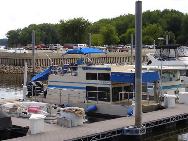 2004 Clark Boat Company Custom Houseboat