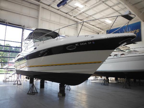 2004 Cruisers Yachts 320 Express