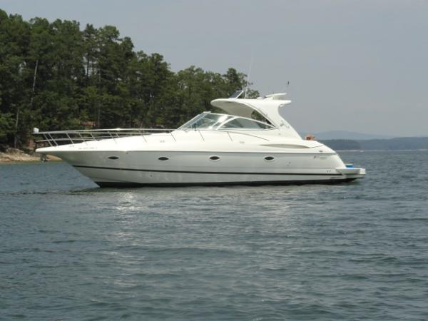 2004 Cruisers Yachts 400 Express