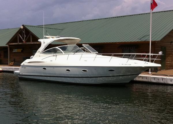 2004 Cruisers Yachts 400 Express