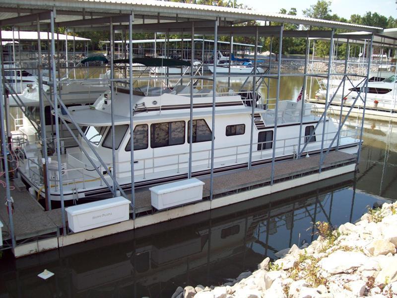 2004 GIBSON BOATS 5500 cabin yacht