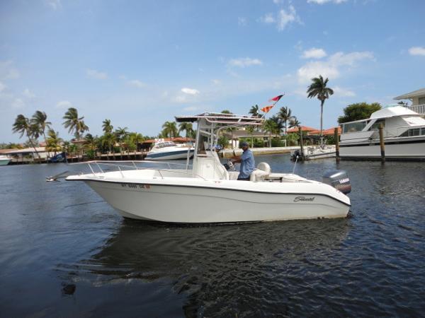 2004 Seaswirl 2101 Center Console