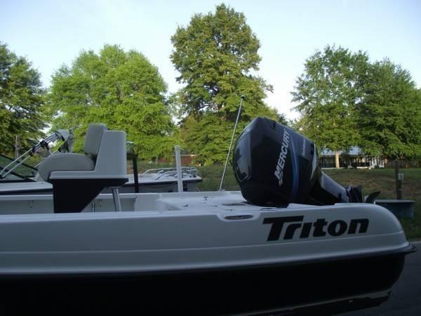 2004 Triton 220 LTS