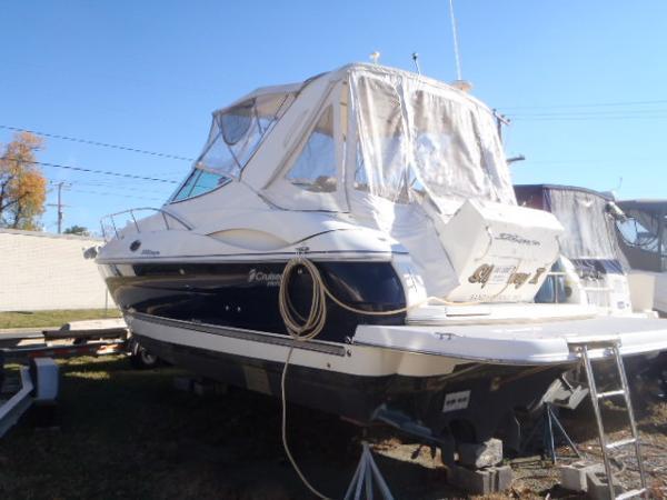 2005 Cruisers Yachts 320 Express