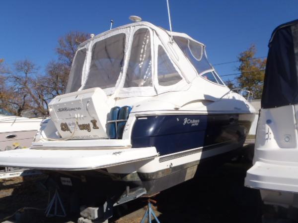 2005 Cruisers Yachts 320 Express